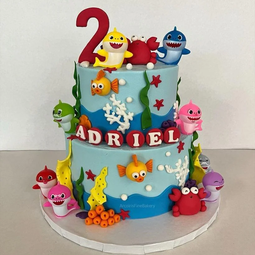 Birthday cake by Arcoiris Fine Bakery
