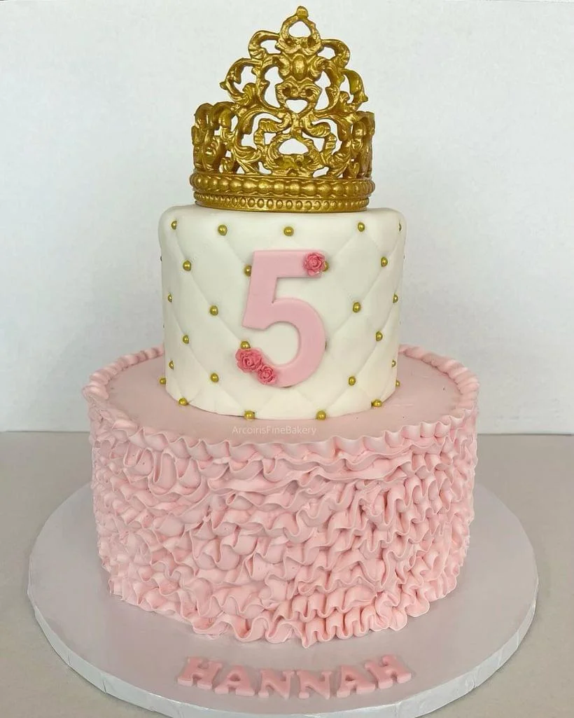 Birthday cake by Arcoiris Fine Bakery