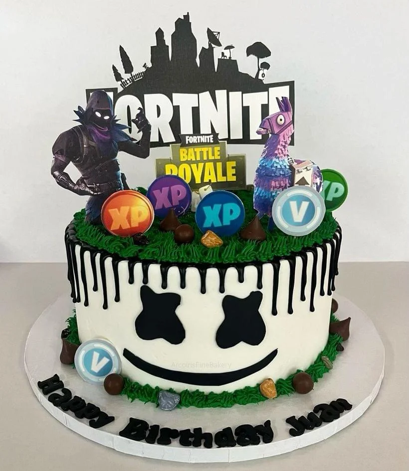Birthday cake by Arcoiris Fine Bakery