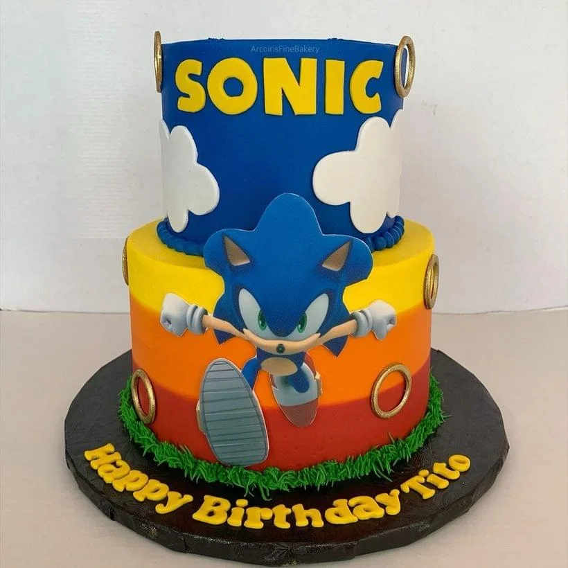 Birthday cake by Arcoiris Fine Bakery