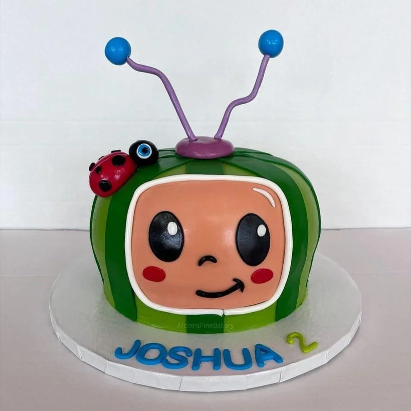 Birthday cake by Arcoiris Fine Bakery