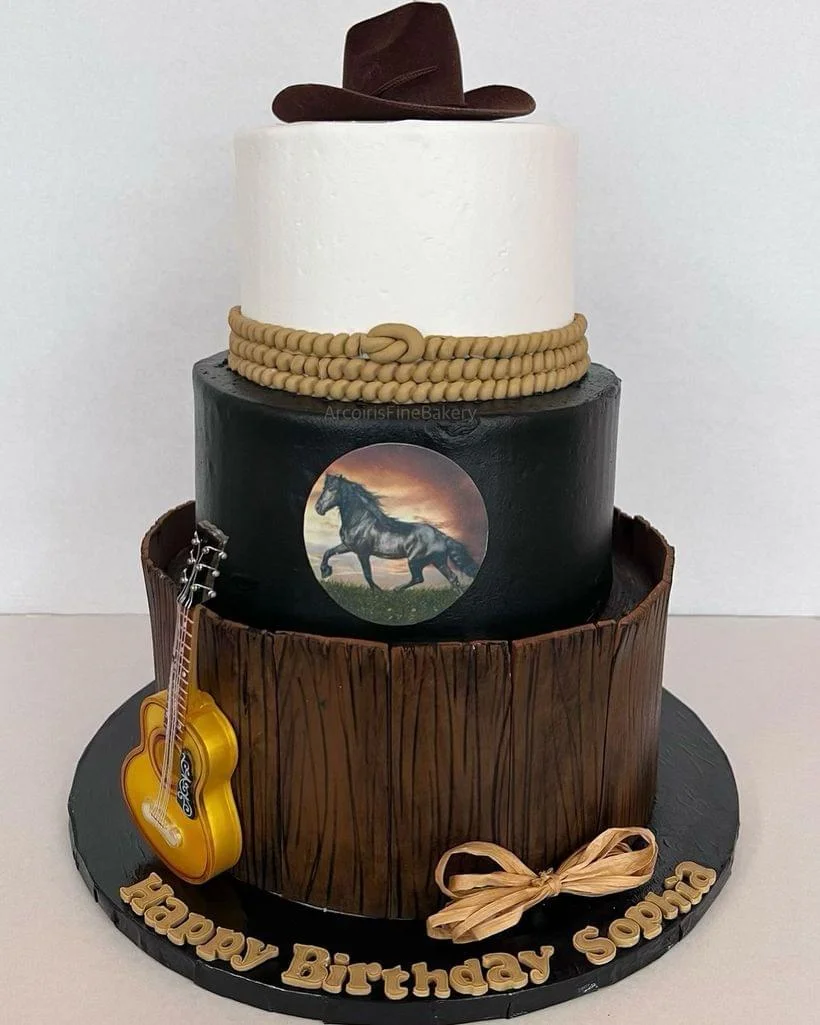 Birthday cake by Arcoiris Fine Bakery