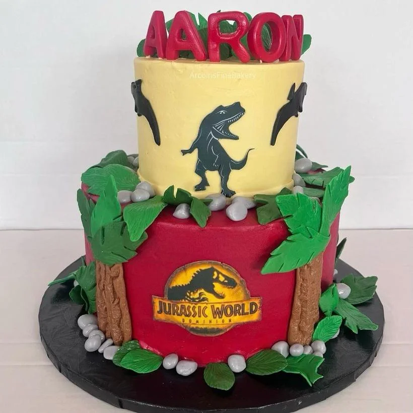 Birthday cake by Arcoiris Fine Bakery
