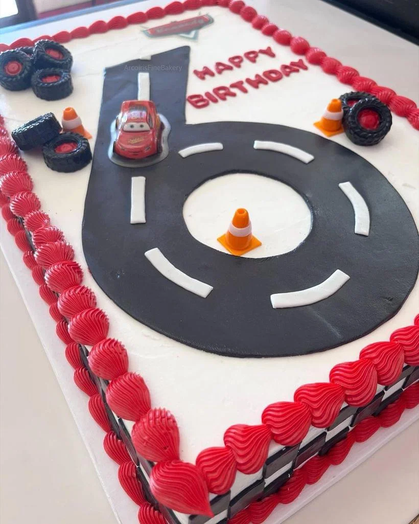 Birthday cake by Arcoiris Fine Bakery