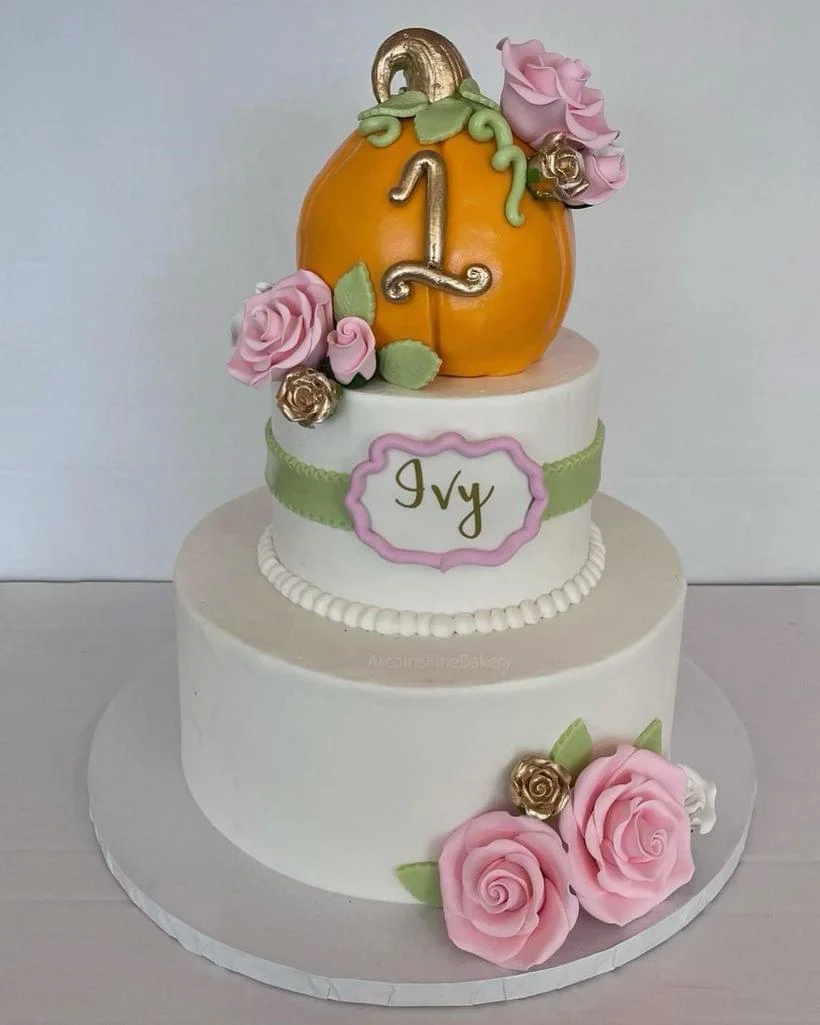 Birthday cake by Arcoiris Fine Bakery