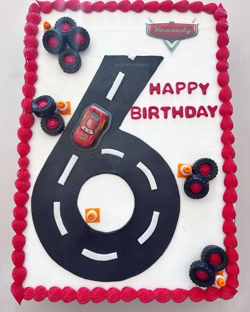 Birthday cake by Arcoiris Fine Bakery