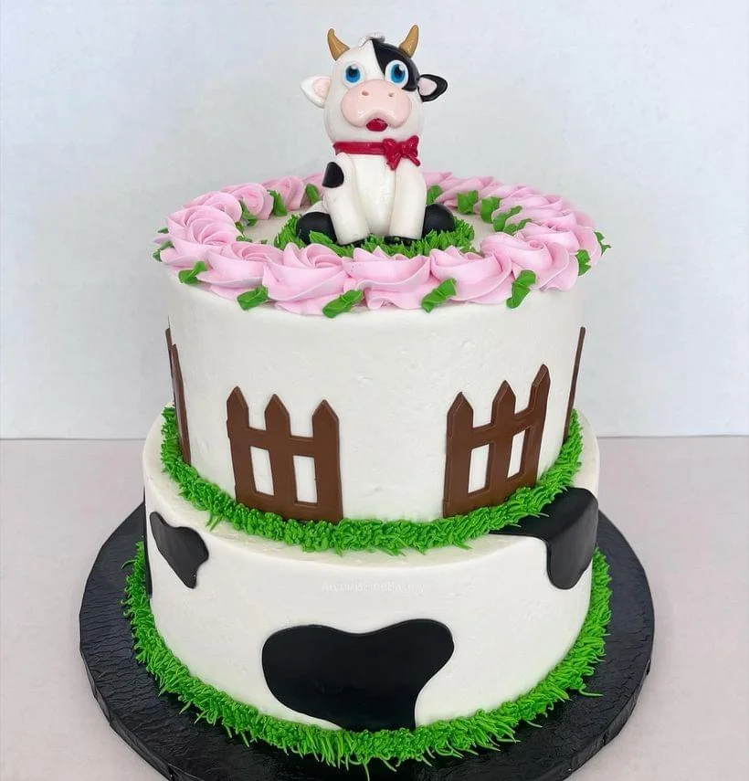 Birthday cake by Arcoiris Fine Bakery