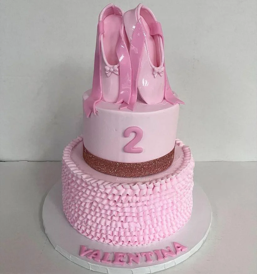 Birthday cake by Arcoiris Fine Bakery