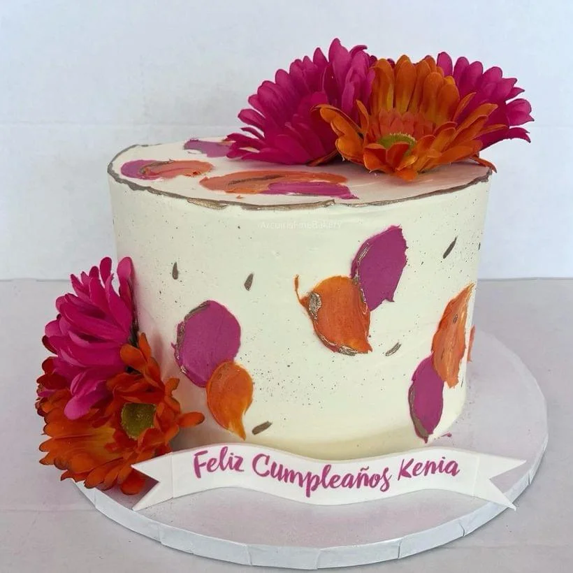 Birthday cake by Arcoiris Fine Bakery