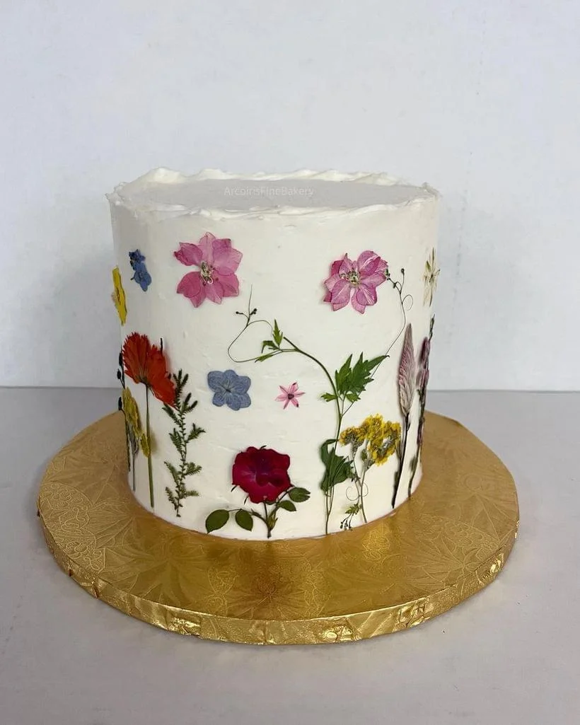 Birthday cake by Arcoiris Fine Bakery