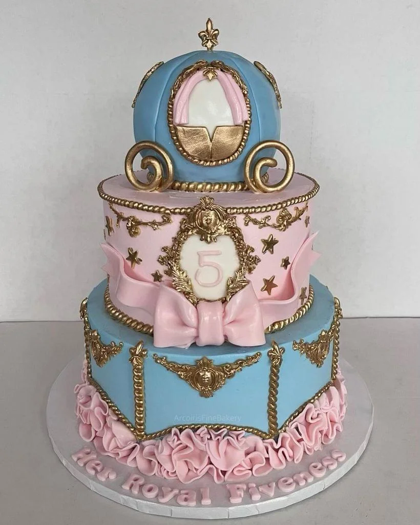 Birthday cake by Arcoiris Fine Bakery