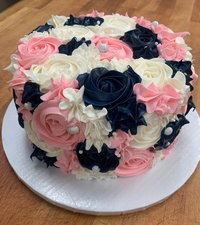 Birthday cake by Arcoiris Fine Bakery