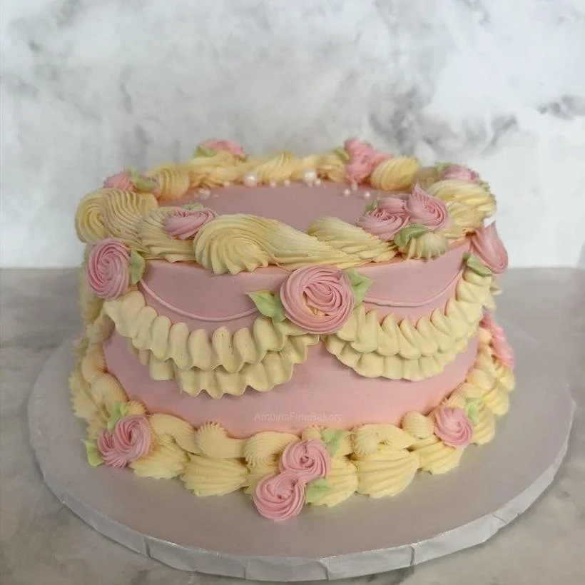 Birthday cake by Arcoiris Fine Bakery