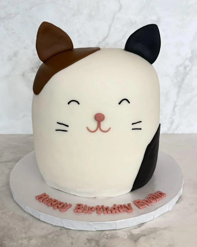 Birthday cake by Arcoiris Fine Bakery
