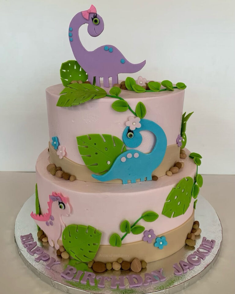 Birthday cake by Arcoiris Fine Bakery