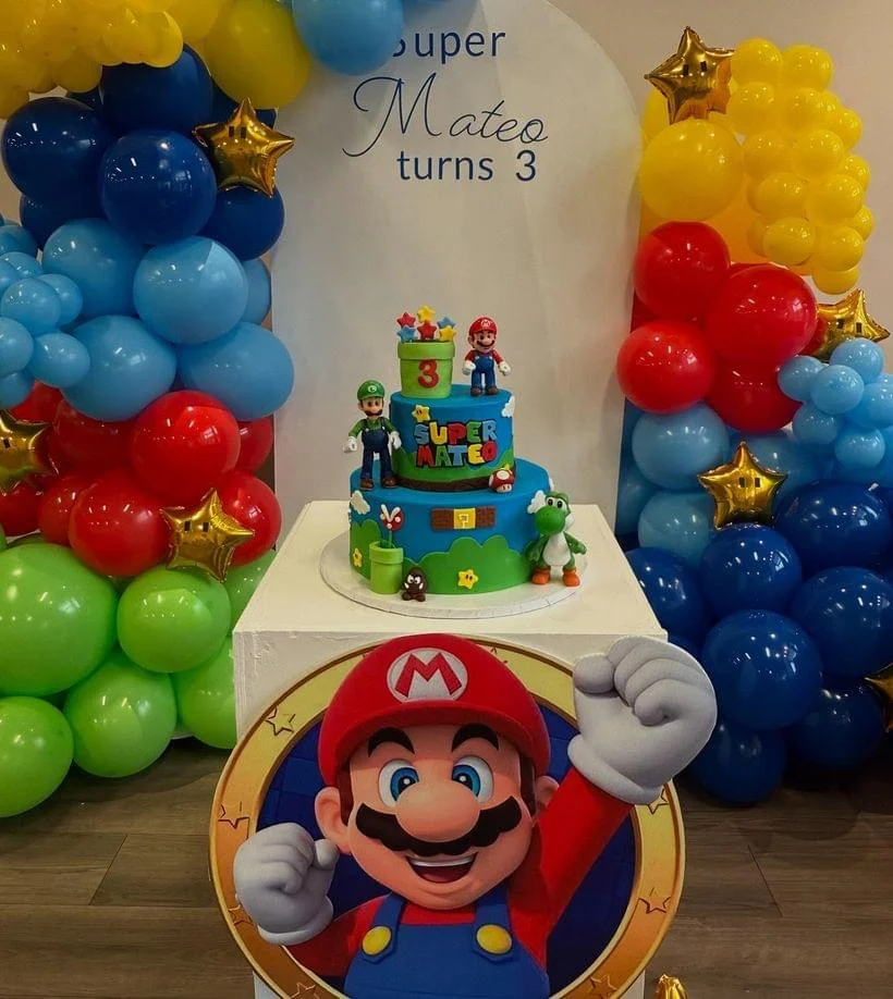 Birthday cake by Arcoiris Fine Bakery
