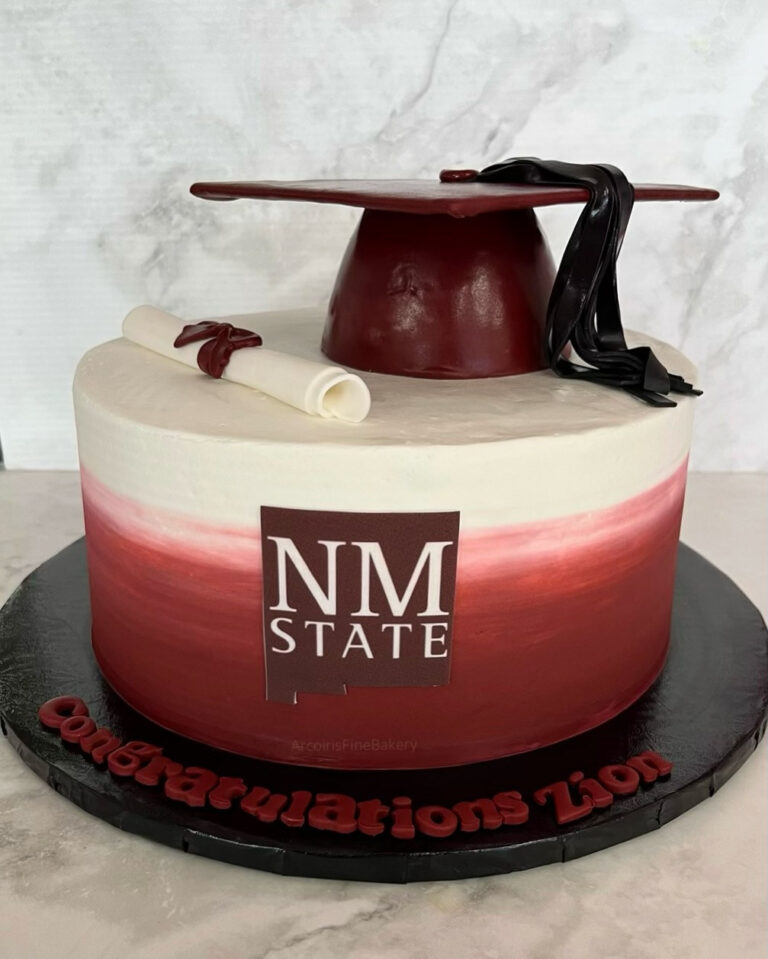 Graduation cake by Arcoiris Fine Bakery