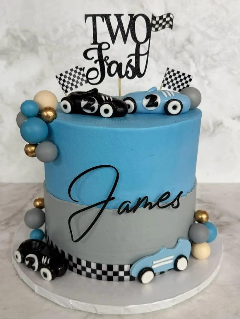 Birthday cake by Arcoiris Fine Bakery