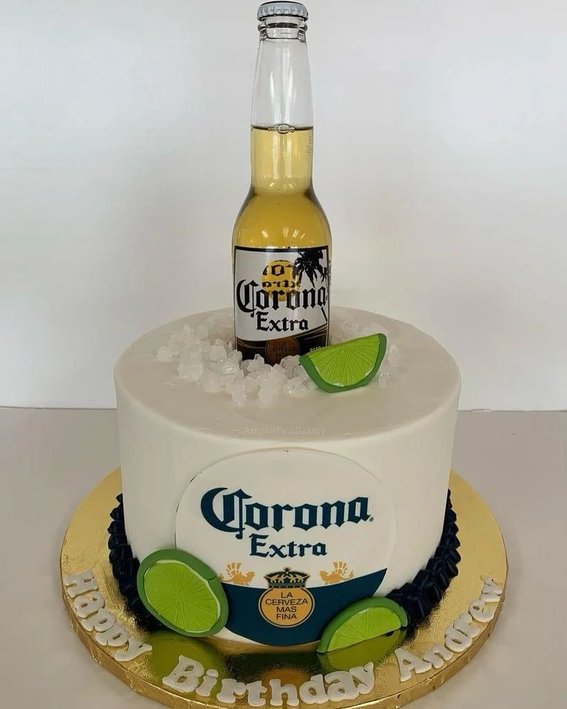 Birthday cake by Arcoiris Fine Bakery