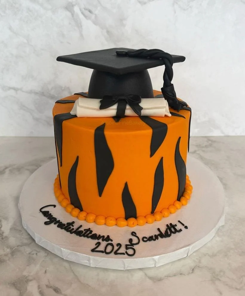 Graduation cake by Arcoiris Fine Bakery