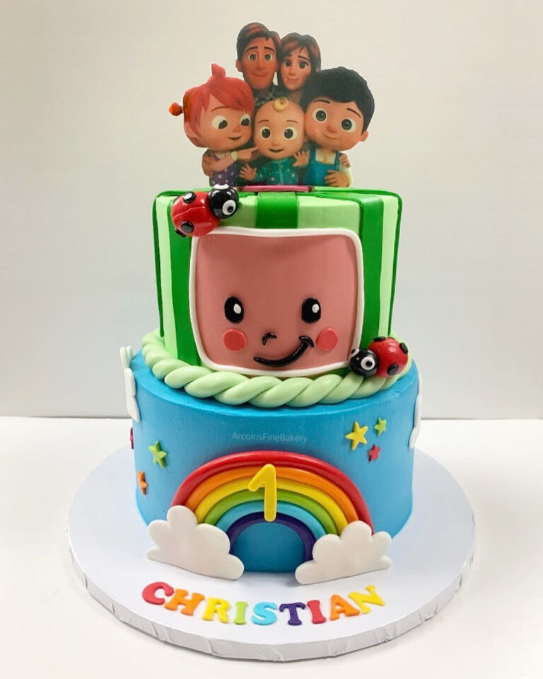 Birthday cake by Arcoiris Fine Bakery