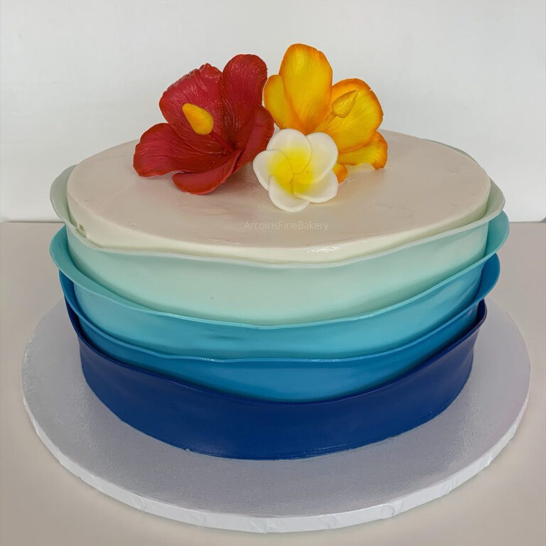 Birthday cake by Arcoiris Fine Bakery