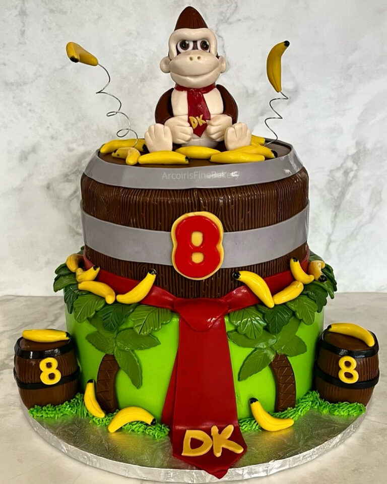 Birthday cake by Arcoiris Fine Bakery