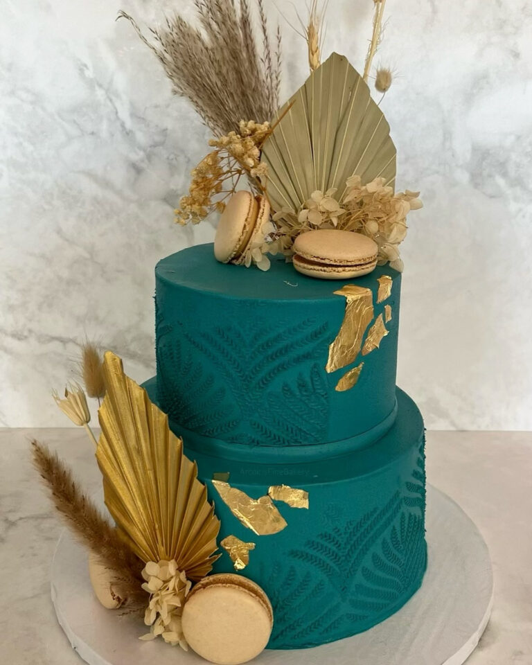 Birthday cake by Arcoiris Fine Bakery