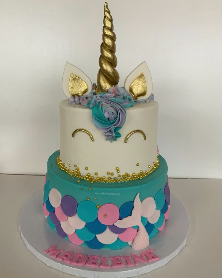 Birthday cake by Arcoiris Fine Bakery