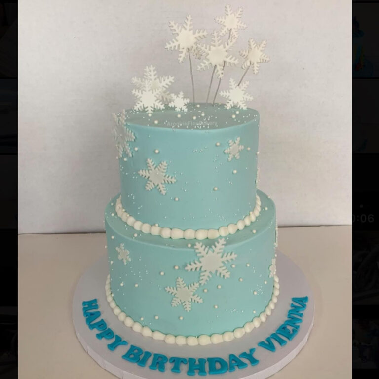 Birthday cake by Arcoiris Fine Bakery