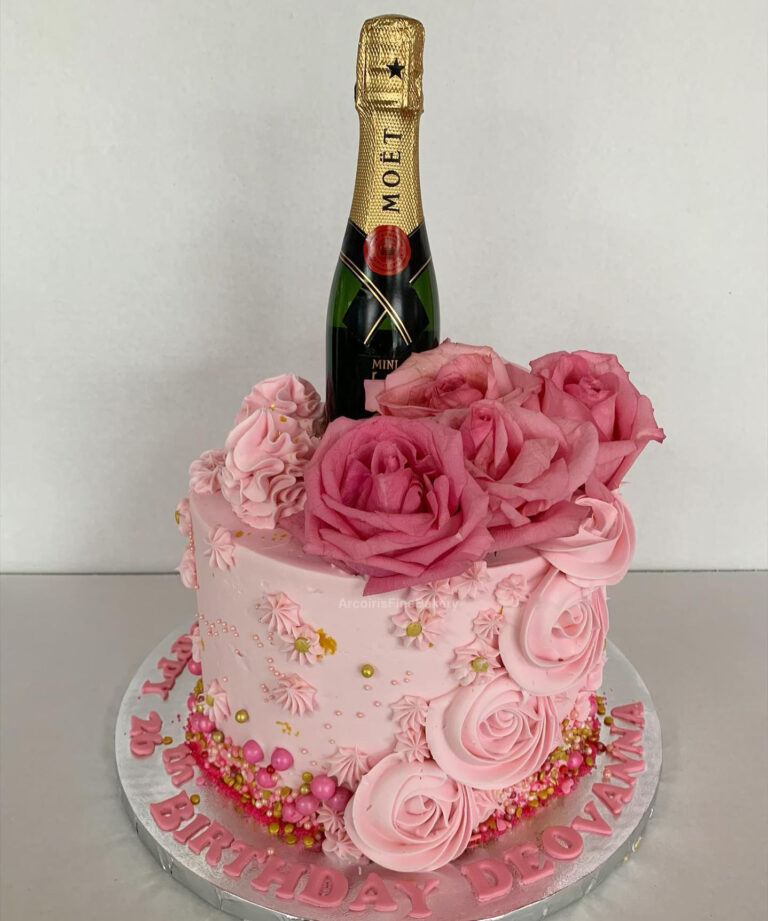 Birthday cake by Arcoiris Fine Bakery