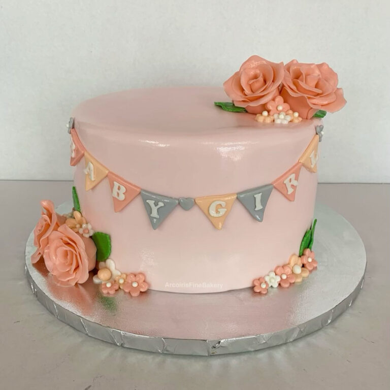 Birthday cake by Arcoiris Fine Bakery