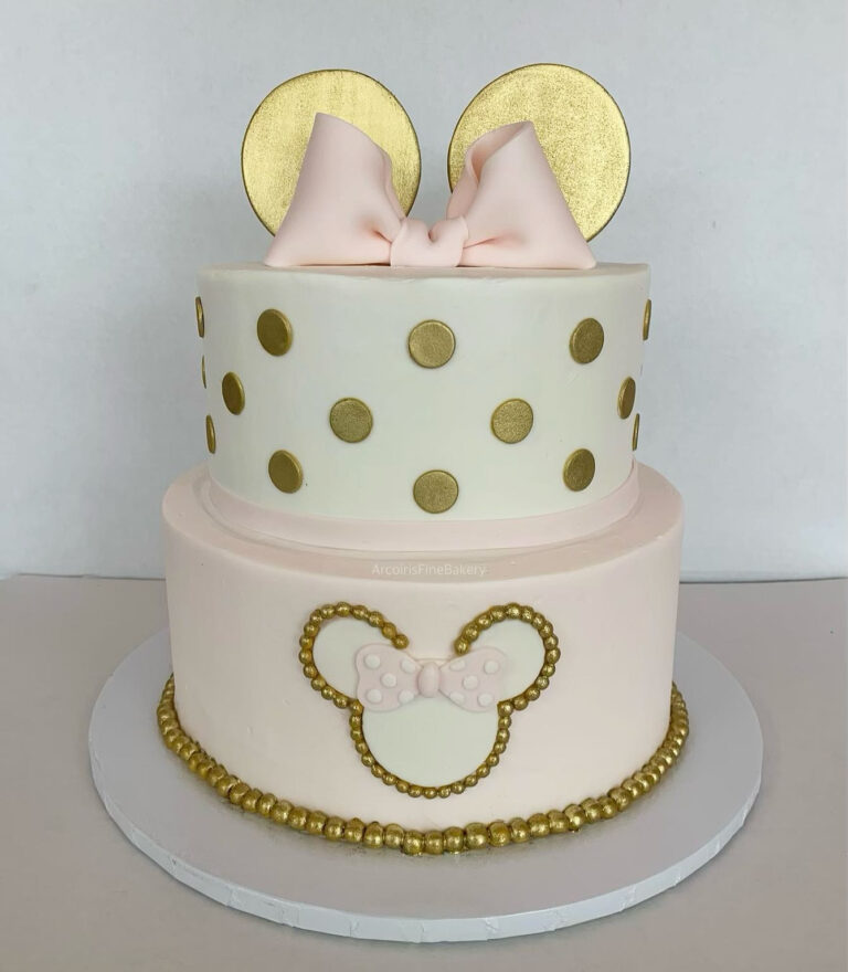 Birthday cake by Arcoiris Fine Bakery