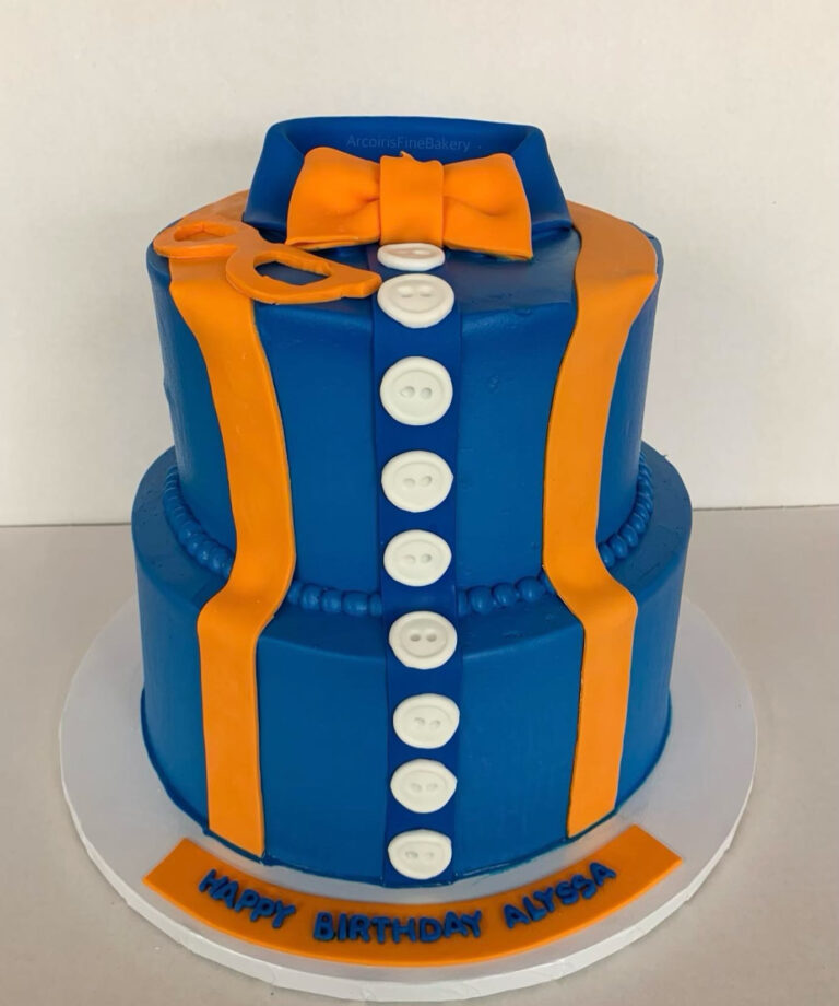 Birthday cake by Arcoiris Fine Bakery