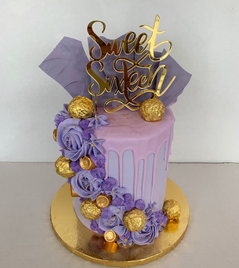 Birthday cake by Arcoiris Fine Bakery