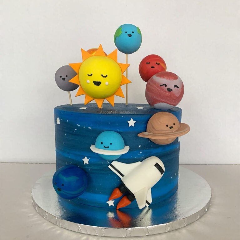 Birthday cake by Arcoiris Fine Bakery