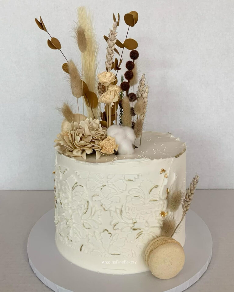 Birthday cake by Arcoiris Fine Bakery