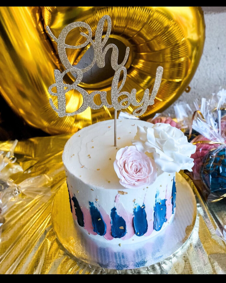 Birthday cake by Arcoiris Fine Bakery
