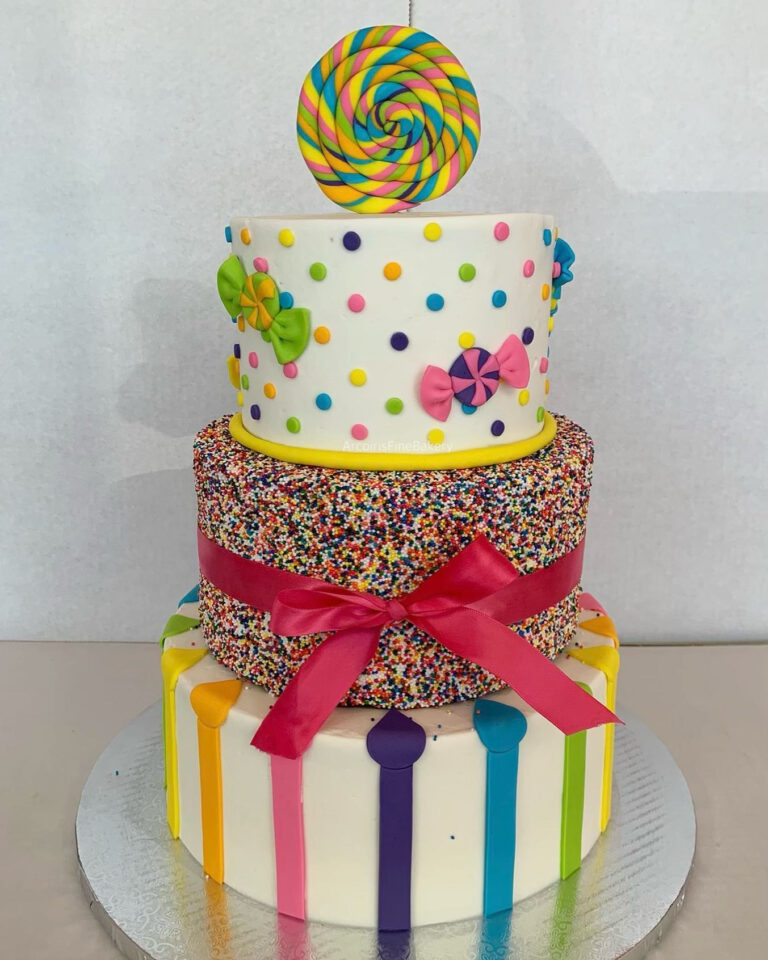 Birthday cake by Arcoiris Fine Bakery
