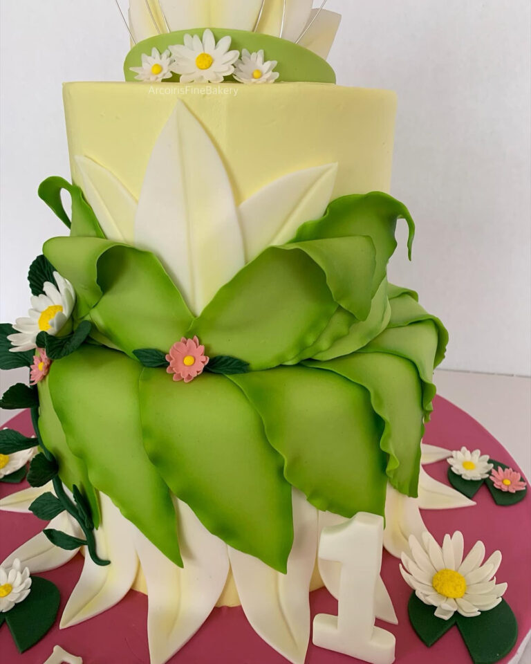 Birthday cake by Arcoiris Fine Bakery