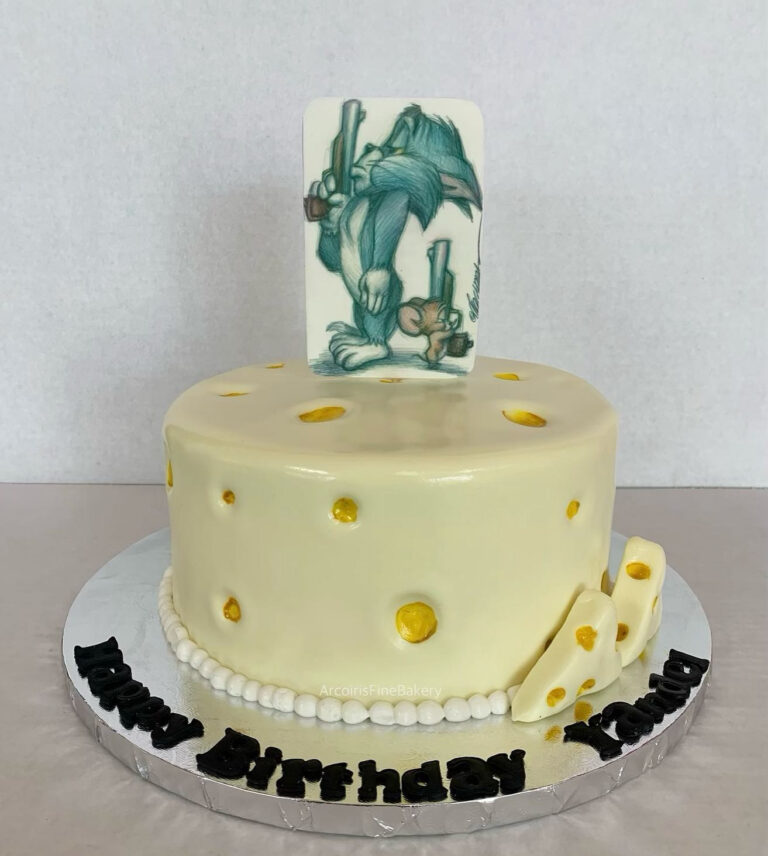 Birthday cake by Arcoiris Fine Bakery