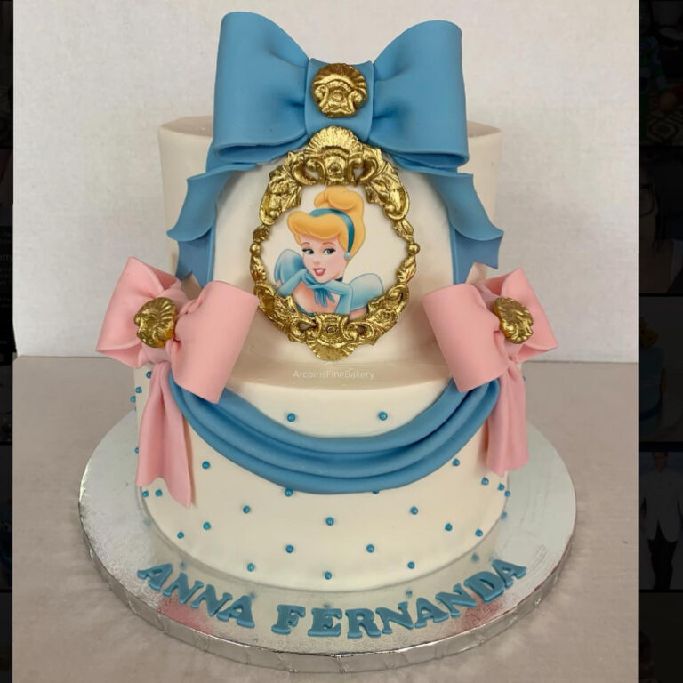 Birthday cake by Arcoiris Fine Bakery