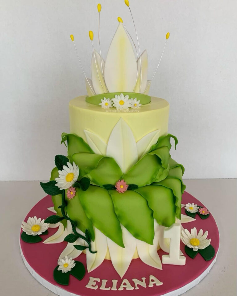 Birthday cake by Arcoiris Fine Bakery