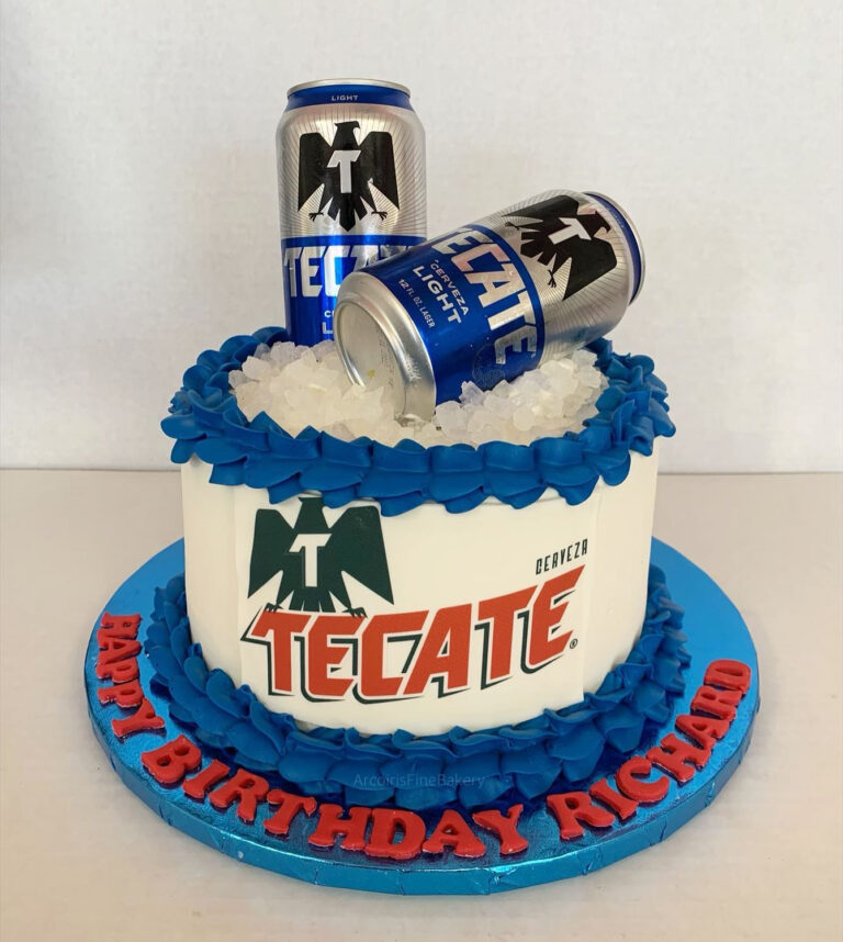 Birthday cake by Arcoiris Fine Bakery