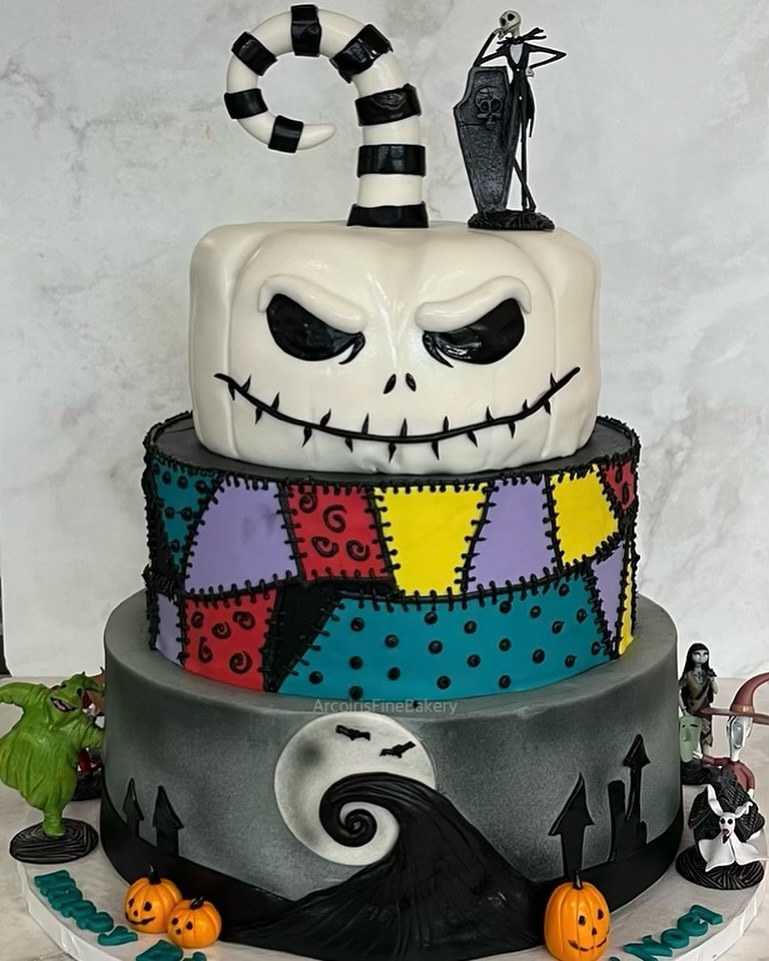 Birthday cake by Arcoiris Fine Bakery