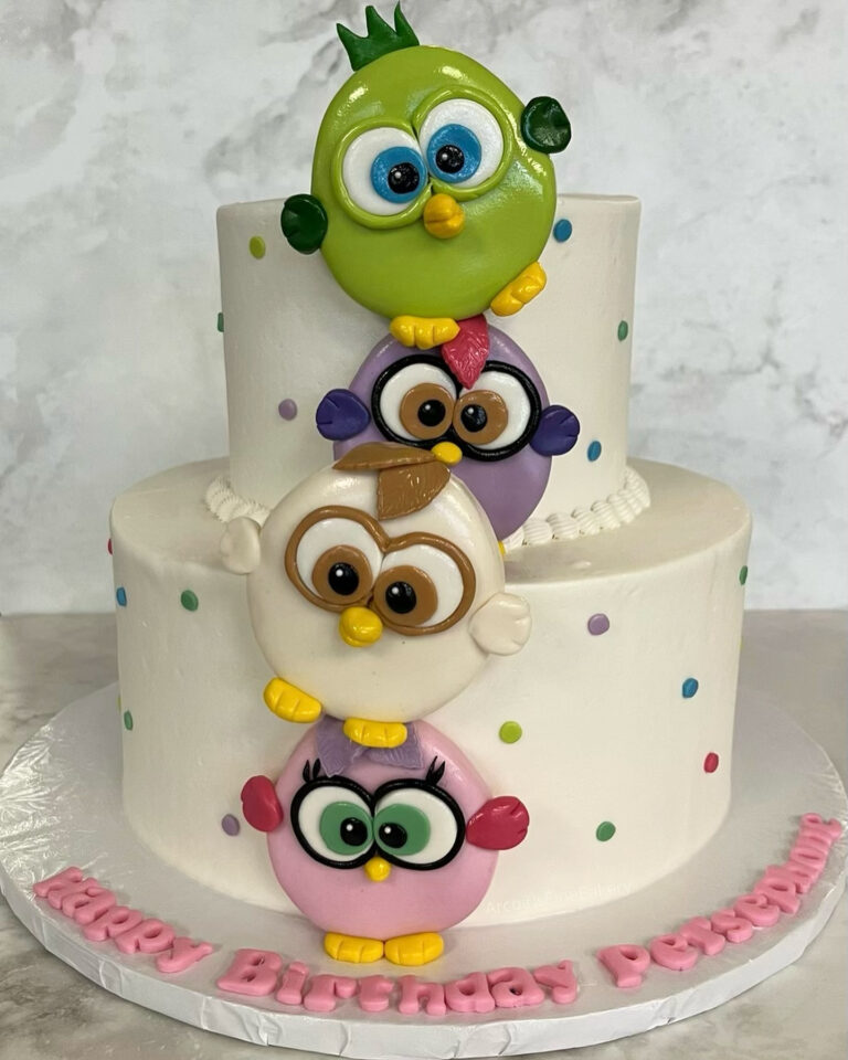 Birthday cake by Arcoiris Fine Bakery